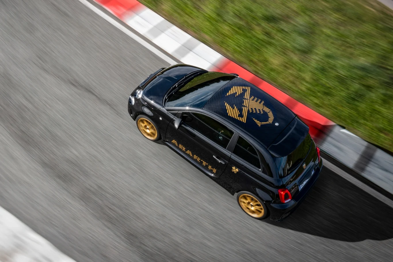 Abarth 695 “75 Anniversario” będzie mocno limitowany. Powstanie tylko 1368 egzemplarzy