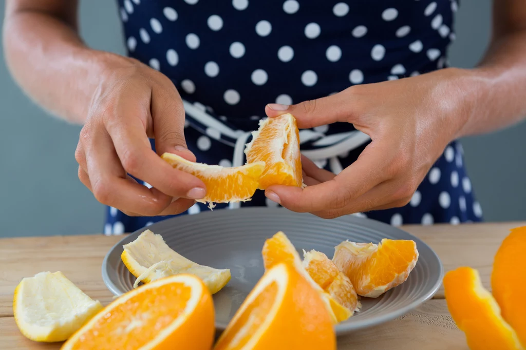 Do wybielenia zębów w domu wystarczy nam skórka pomarańczy 