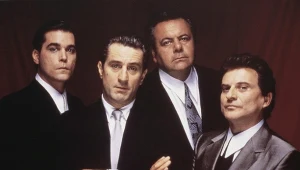 Ray Liotta, Robert De Niro, Paul Sorvino i Joe Pesci w filmie "Chłopcy z ferjany"