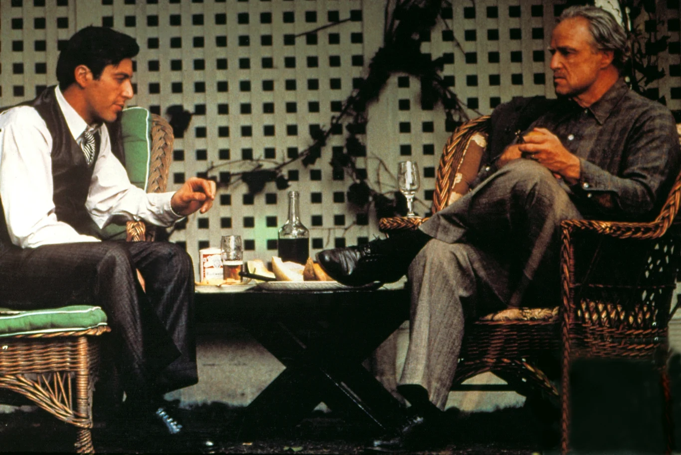 Al PAcino i Marlon Brando w filmie "Ojciec Chrzestny"
