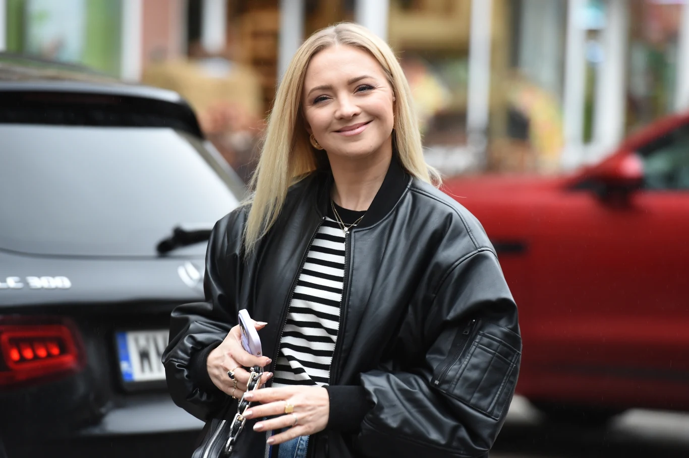 Barbara Kurdej-Szatan zaprezentowała się ostatnio w długiej jeansowej spódnicy, która będzie hitem nadchodzącego sezonu 