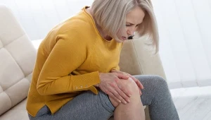 Obrzęk i ból stawie kolanowym mogą świadczyć o urazie lub toczącym się procesie zapalnym