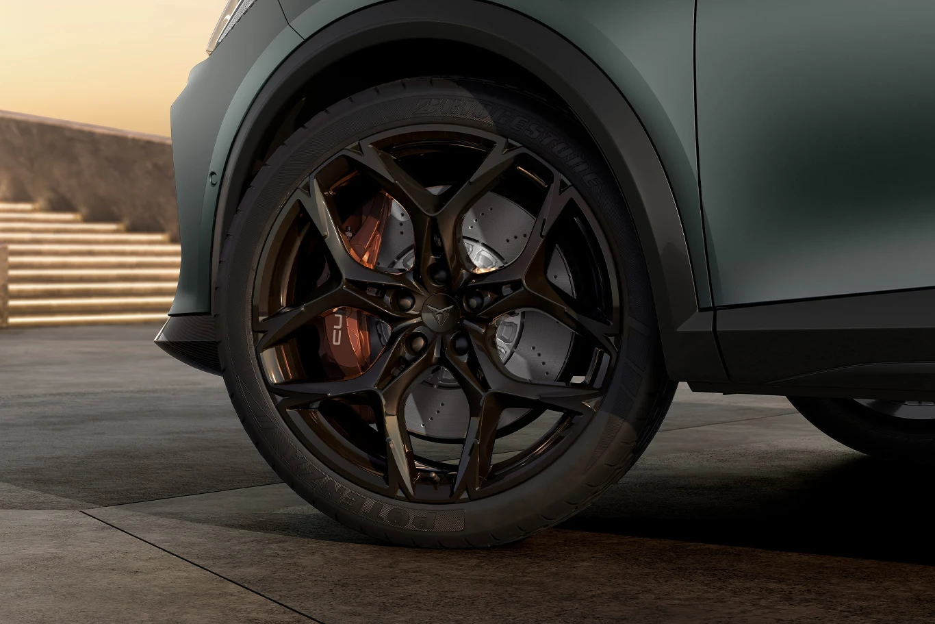 Specjalne wersje Century Bronze oraz Enceladus Grey będą dostępne z 20-calowymi felgami