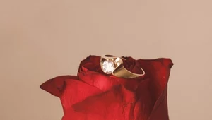 Dlaczego pierścionek zaręczynowy jest symbolem miłości?