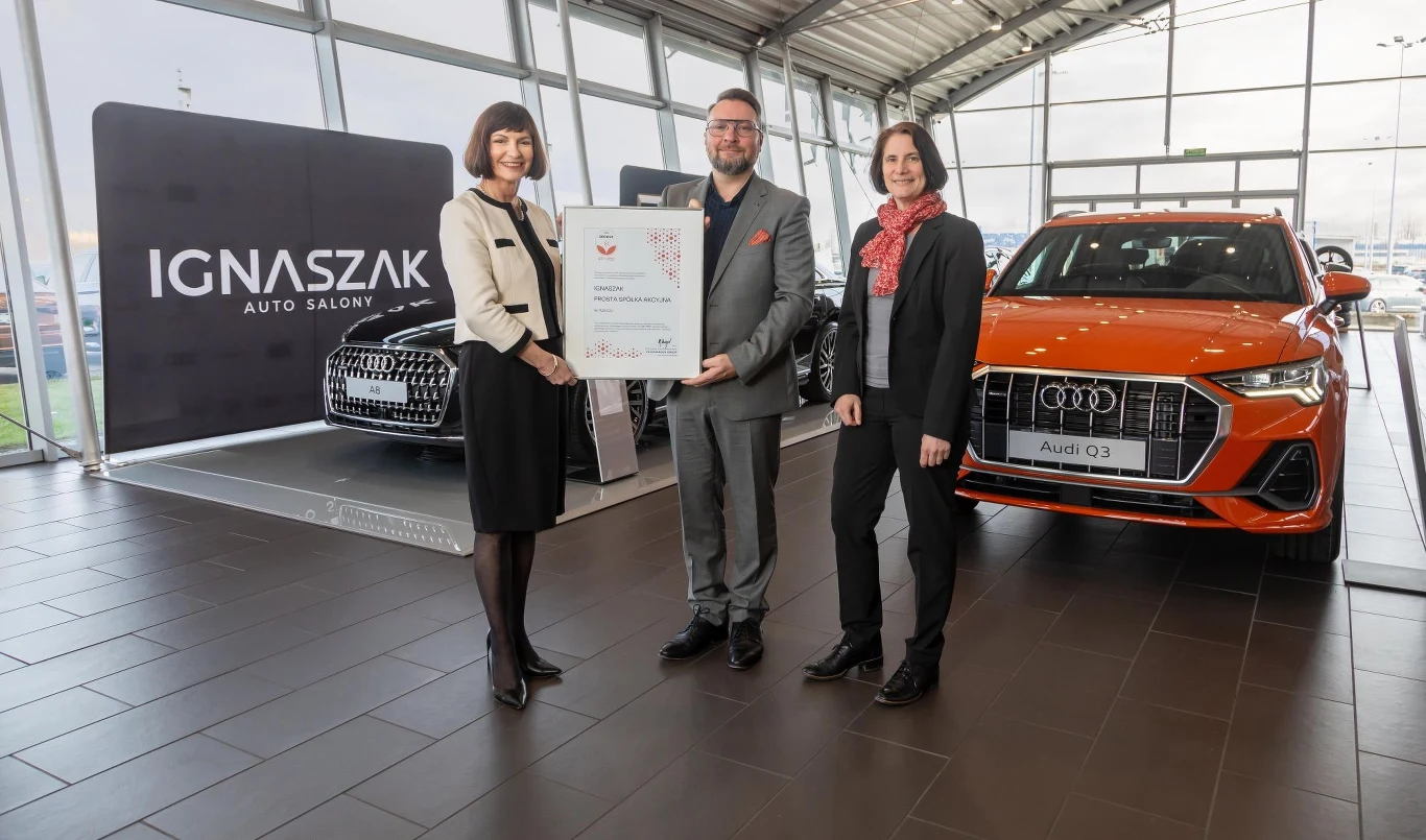 Polski dealer jako pierwszy otrzymał specjalny certyfikat Volkswagena. Polski dealer jako pierwszy otrzymał specjalny certyfikat Volkswagena.