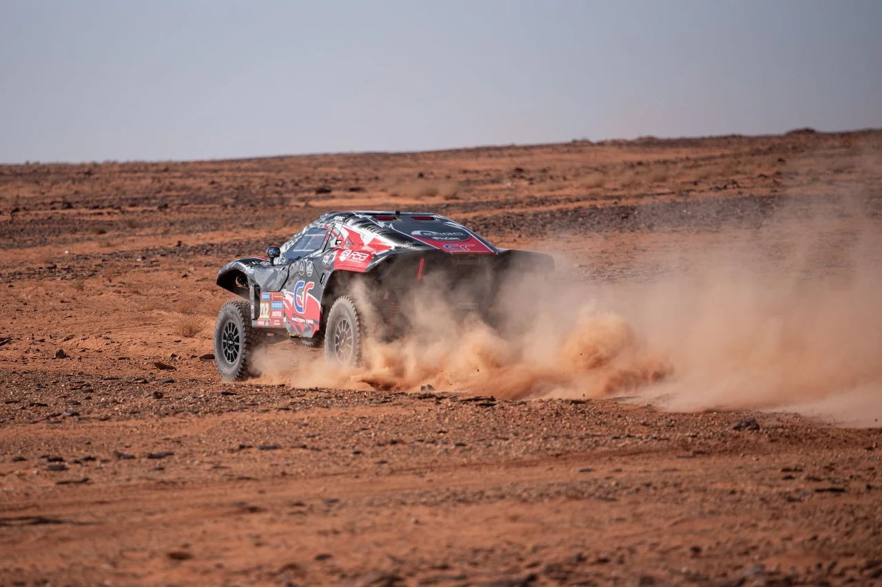 Pustynny krajobraz Rajdu Dakar robi wrażenie. Szkoda tylko, że tak niewiele osób może go zobaczyć na żywo