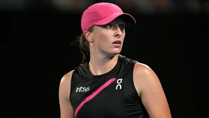 Szła jak burza, a tu nagłe wycofanie. Mistrzyni wypada z drabinki Świątek