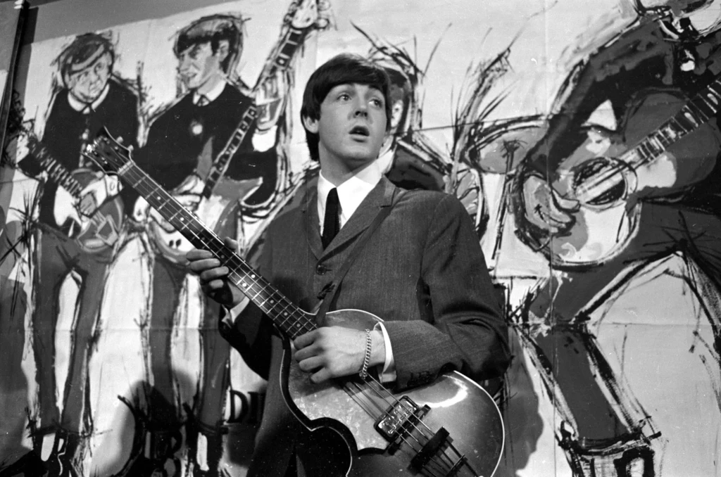 Paul McCartney ze swoim basem w 1963 roku