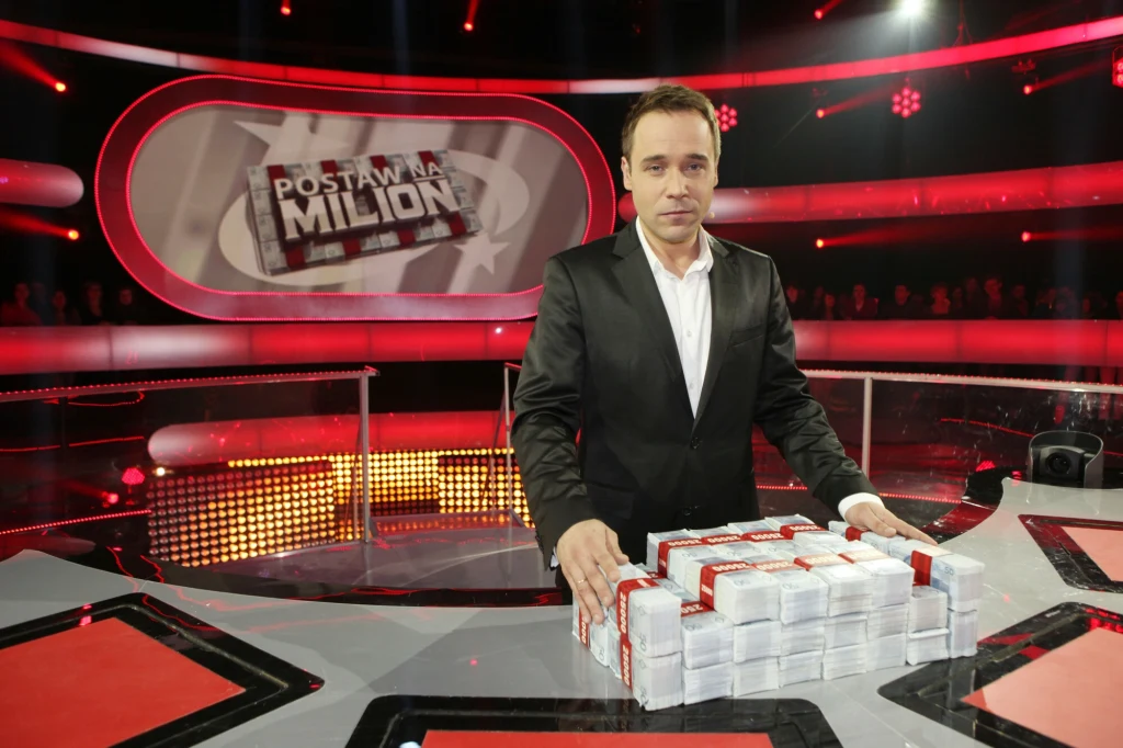 Łukasz Nowicki, prowadzący teleturnieju "Postaw na milion" w TVP