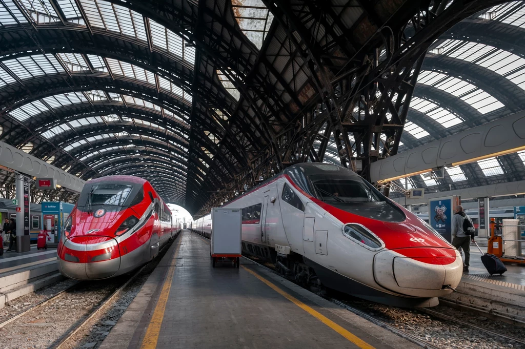 Włoski pociąg Frecciarossa osiąga prędkość do 300 km/h