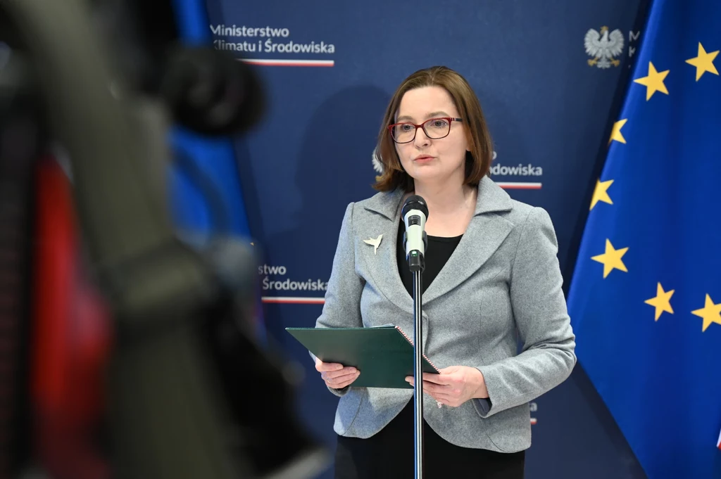 Wiceministra klimatu i środowiska Anita Sowińska potwierdziła oficjalnie, że resort pracuje nad nowelizacją ustawy o systemie kaucyjnym. Rozwiązanie ma ruszyć 1 stycznia 2025 r.