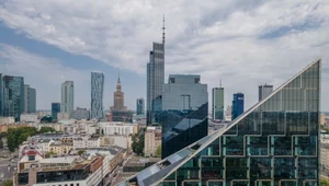 Varso Tower (budynek z iglicą w środku kadru) jest najwyższym wieżowcem nie tylko w Polsce, ale również w całej Unii Europejskiej