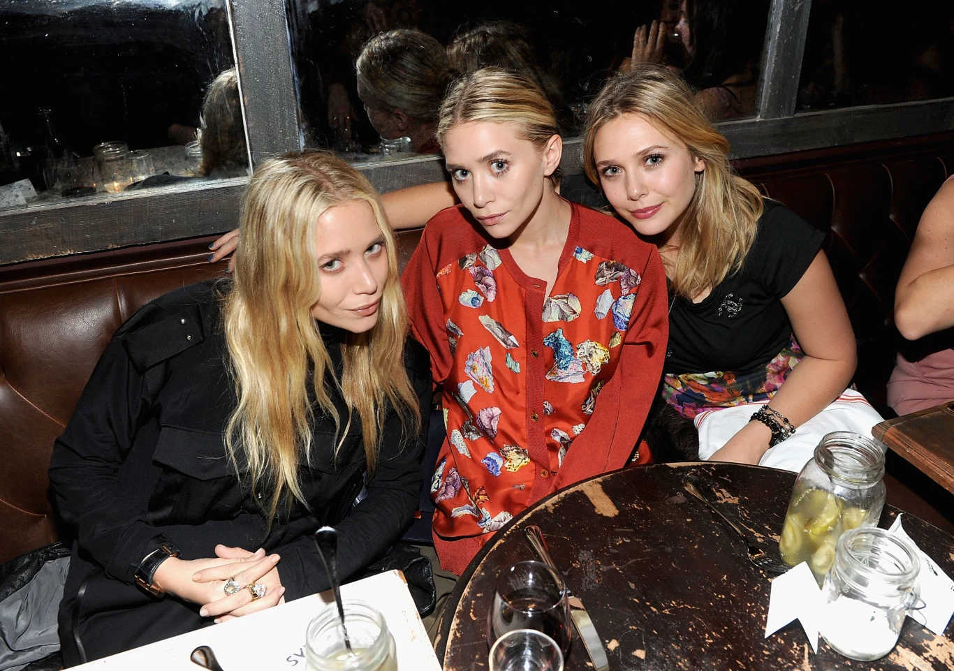 Elizabeth Olsen z siostrami w 2011 roku