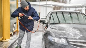 Samochód po zimie wymaga szczególnej pielęgnacji. Mechanik zdradza, jak o niego zadbać