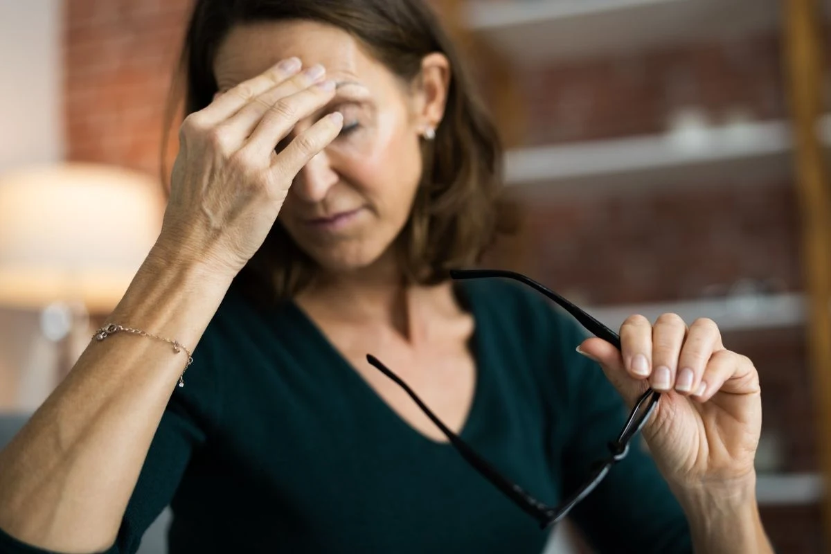 Na liście przyczyn mimowolnego drgania mięśni są m.in. cukrzyca, fibromialgia i nerwica
