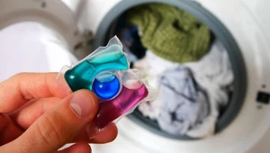 Prawdopodobnie źle używasz kapsułek do prania. Kolejność ma znaczenie