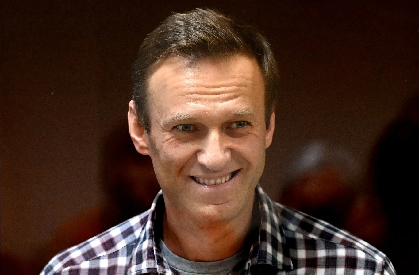 Aleksiej Nawalny na sali rozpraw w 2021 r. Aleksiej Nawalny na sali rozpraw w 2021 r.