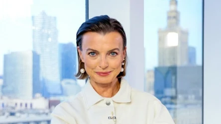 Katarzyna Sokołowska już pod koniec ubiegłego roku lansowała powracający trend na satynową spódnicę. Wiosną 2024 ten element garderoby będą nosić wszystkie modne Polki