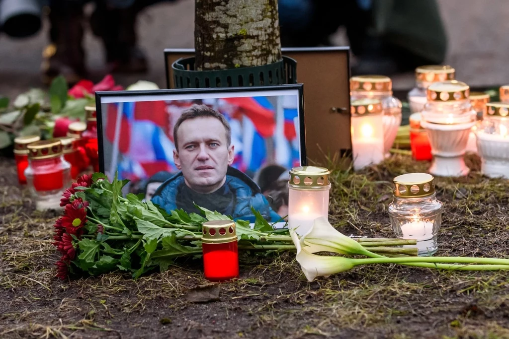 Aleksiej Nawalny nie żyje. Jego lekarz twierdzi, że przyczyna zgonu podawana przez Rosję jest mało prawdopodobna Aleksiej Nawalny nie żyje. Jego lekarz twierdzi, że przyczyna zgonu podawana przez Rosję jest mało prawdopodobna