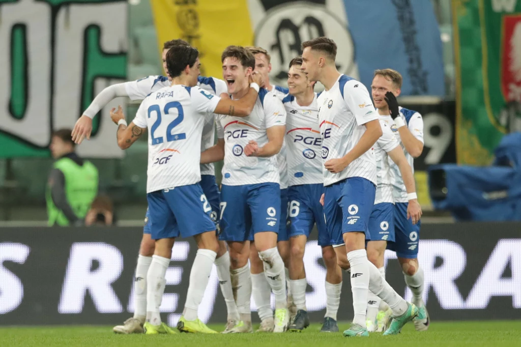 Igor Strzałek, Ilia Szkurin, Rafa Santos i inni piłkarze Stali Mielec, 16.02.2024 r. Igor Strzałek, Ilia Szkurin, Rafa Santos i inni piłkarze Stali Mielec, 16.02.2024 r.