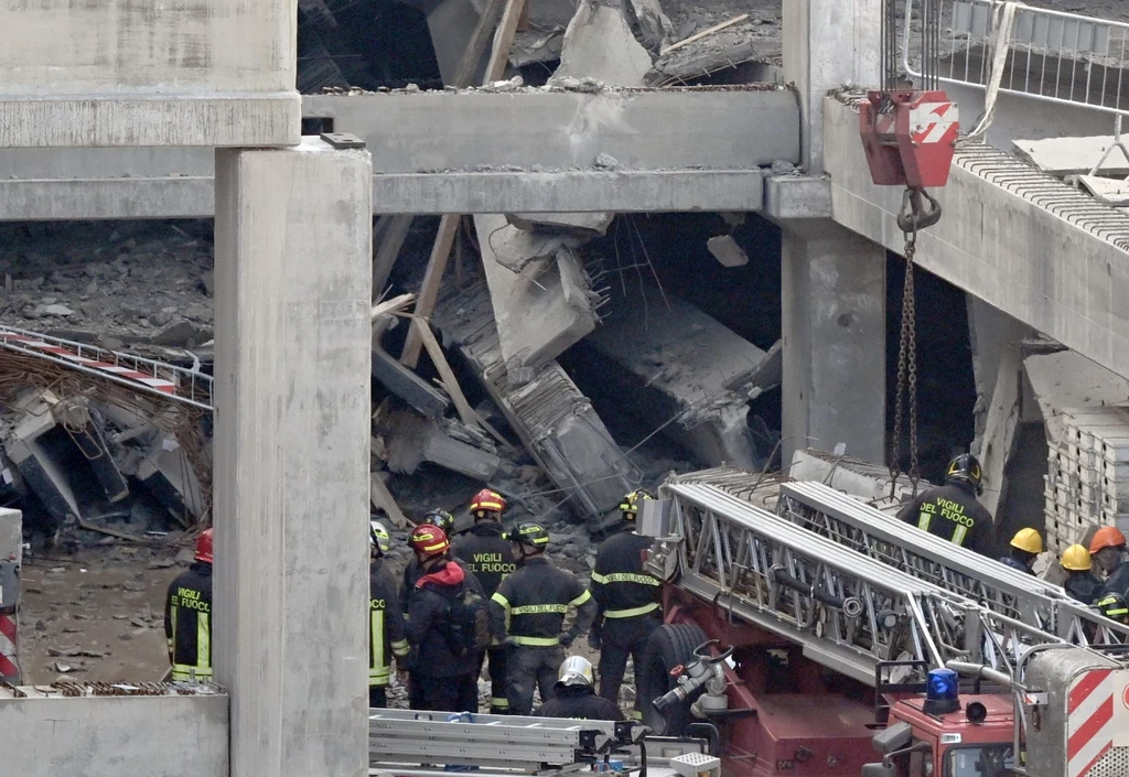 Tragedia na placu budowy we Florencji - wydobyto piąte ciało Tragedia na placu budowy we Florencji - wydobyto piąte ciało