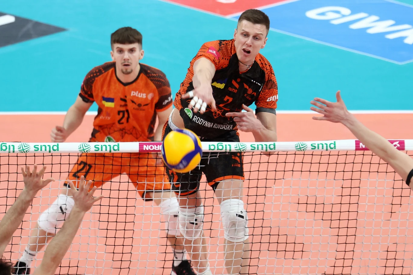 Atakuje Ilja Kowaliow (Barkom Każany Lwów) Atakuje Ilja Kowaliow (Barkom Każany Lwów)