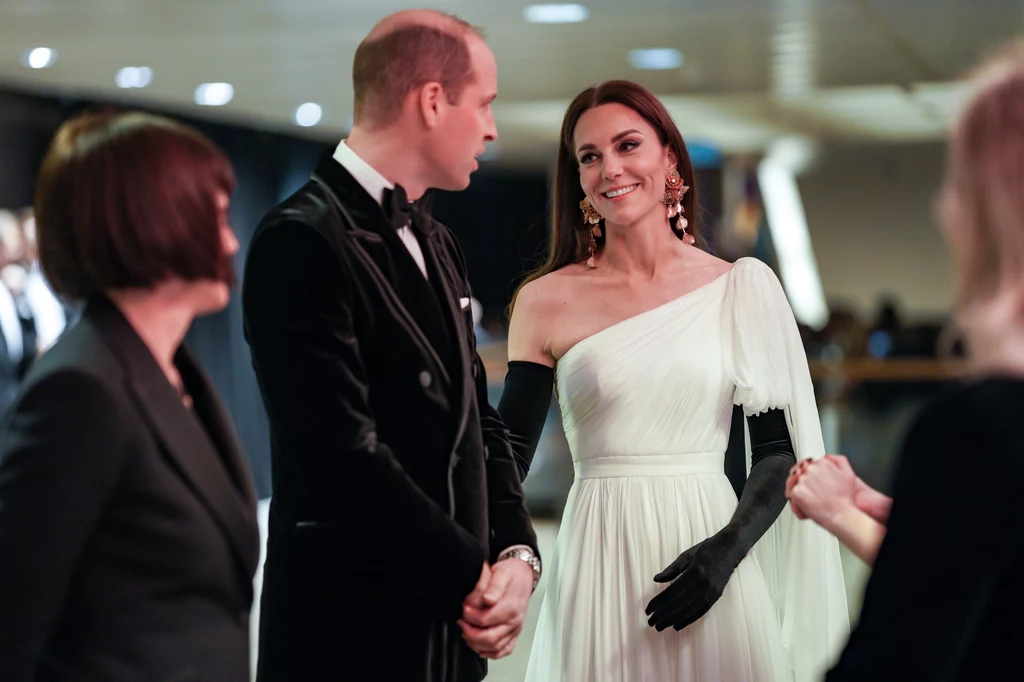 Spektakularna suknia z 2019 roku została ponownie wybrana przez księżną Kate w 2023 roku, czym zaskoczyła zebranych. Suknia przeszła jedynie drobne modyfikacje