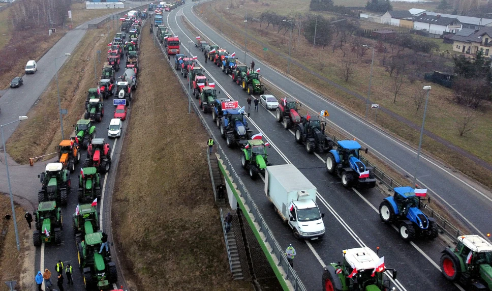 Protesty polskich rolników. We wtorek kolejne manifestacje i blokady Protesty polskich rolników. We wtorek kolejne manifestacje i blokady
