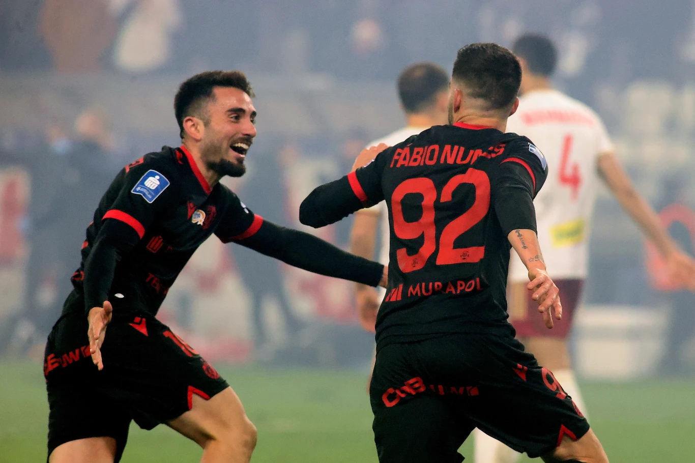 Piłkarze Widzewa Łódź celebrujący trafienie