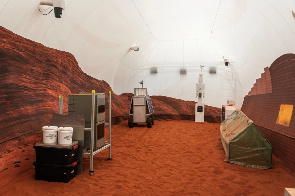 Wnętrze Mars Dune Alpha. To specjalny ośrodek imitujący warunki panujące na czerwonej planecie Wnętrze Mars Dune Alpha. To specjalny ośrodek imitujący warunki panujące na czerwonej planecie