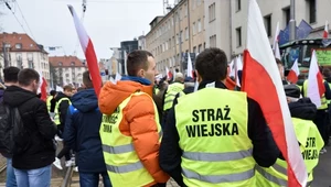"Rolnicze protesty to nic innego jak naturalna, uzasadniona i demokratyczna reakcja mieszkańców Europy na oderwaną od realiów i wprowadzaną w atmosferze moralnego szantażu politykę klimatyczną Komisji Europejskiej"