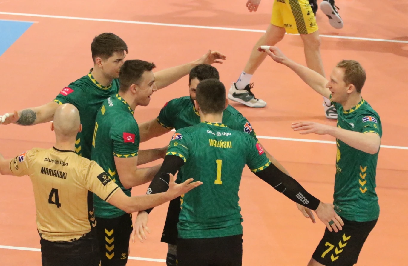 Siatkarze GKS-u Katowice, z prawej Jakub Jarosz