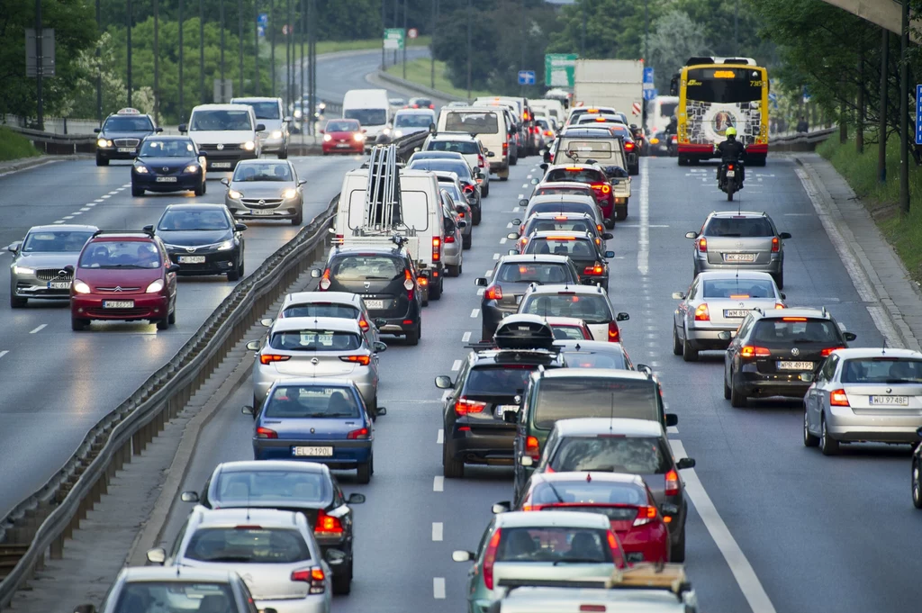 Z danych CEPiKu wynika, że w 2026 roku połowa polskich samochodów z silnikami Diesla nie bedzie mogła wjechać do stref czystego transportu