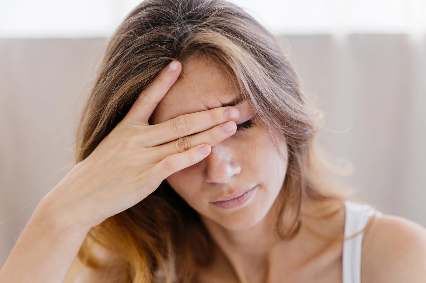 Chrapanie może świadczyć o skrzywieniu przegrody nosowej. Dokuczliwe bóle głowy i twarzoczaszki również