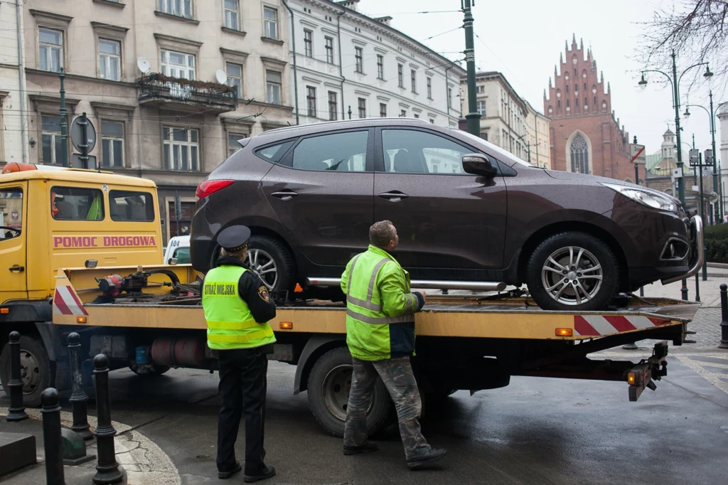 Gdy odholują twój samochód, aplikacja nie pomoże. mObywatel nie jest dokumentem dla Straży Miejskiej