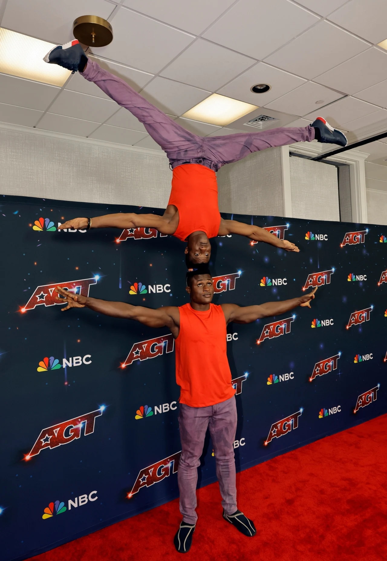 Ramadhani Brothers pokazują swój popisowy numer