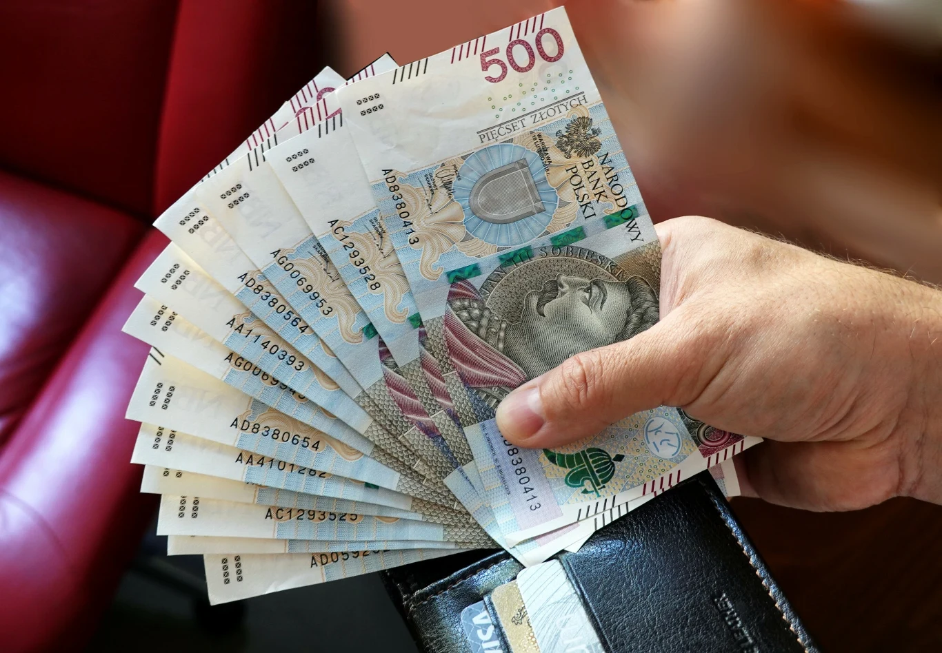 Co trzymać w portfelu, żeby nie zabrakło w nim pieniędzy? Co trzymać w portfelu, żeby nie zabrakło w nim pieniędzy?