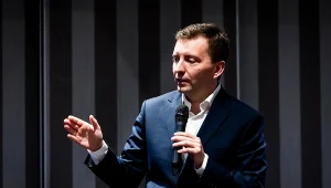 Puste obietnice polityka! Kandydat na prezydenta nie wie o czym mówi [FELIETON]