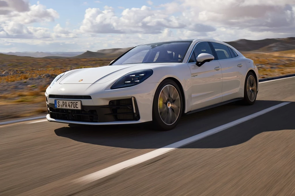 Porsche Panamera otrzymuje dwie wersje hybrydowe typu plug-in.