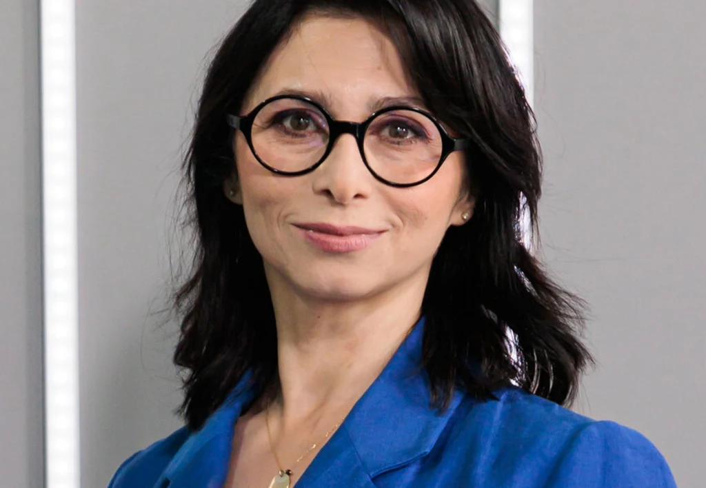 Aida Kosojan-Przybysz jest wizjonerką, kompozytorką, wokalistką, autorką tekstów i felietonistką