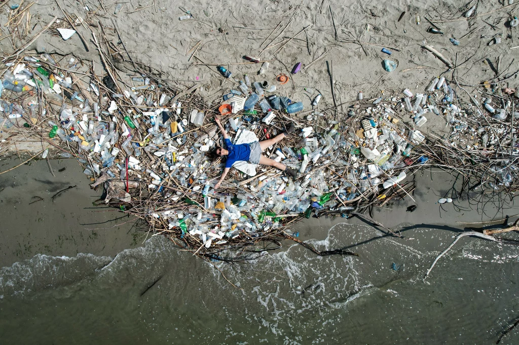 Odpady z tworzyw sztucznych zalewają cały świat