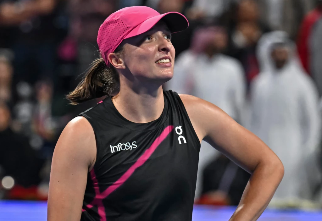 Iga Świątek - liderka rankingu WTA walczy na kortach w Dubaju Iga Świątek - liderka rankingu WTA walczy na kortach w Dubaju