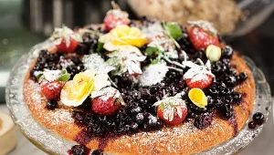 Co zjeść zamiast owsianki na śniadanie? Zastąp ją puszystym fit omletem, który zapewni energię na cały poranek