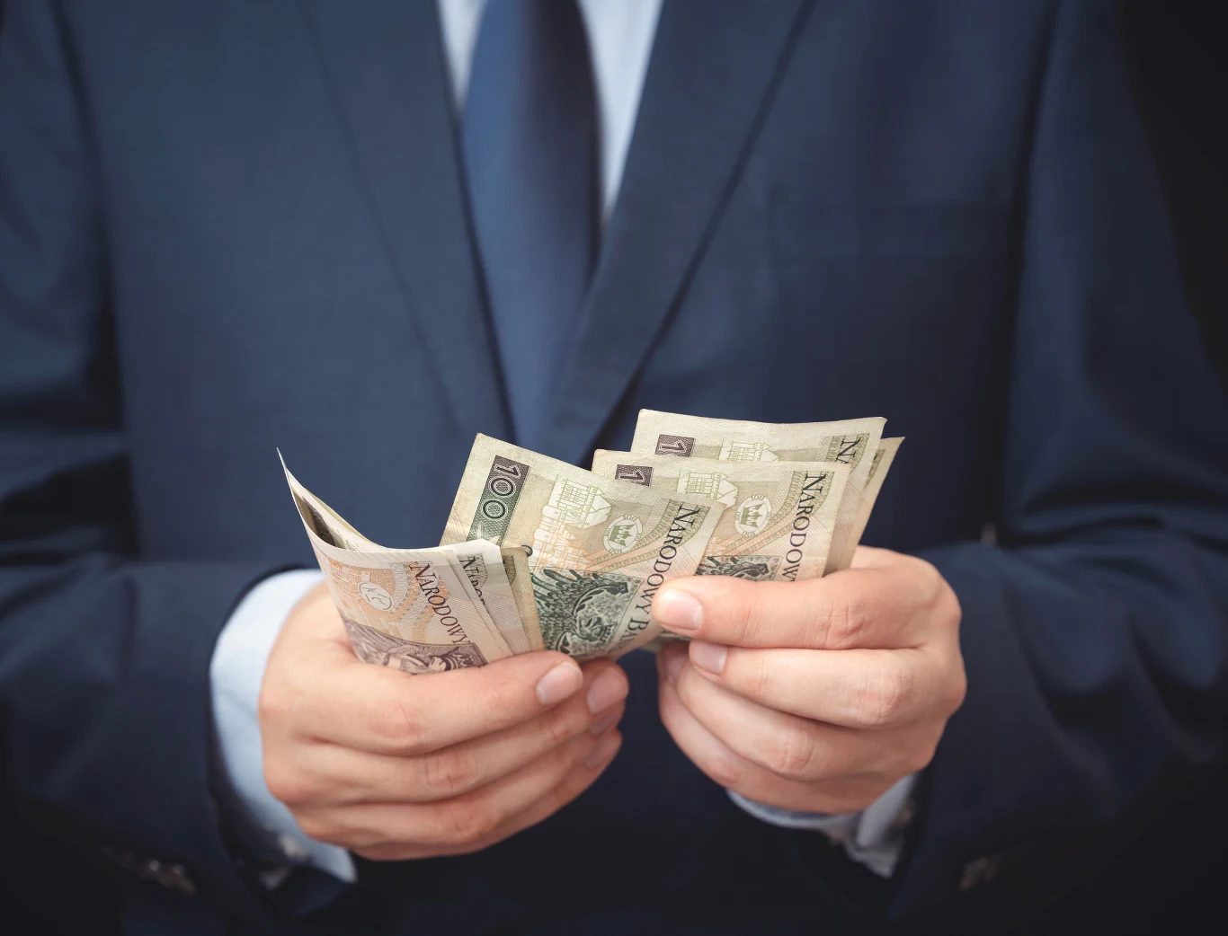 Nagroda jubileuszowa. Komu się należy i jak obliczyć jej wysokość?