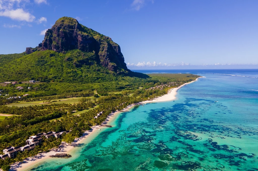 Tropikalna burza Eleanor zmierza na Mauritius. Władze kraju zamknęły międzynarodowe lotnisko i szkoły. Spodziewany jest wiatr sięgający 120 km/h Tropikalna burza Eleanor zmierza na Mauritius. Władze kraju zamknęły międzynarodowe lotnisko i szkoły. Spodziewany jest wiatr sięgający 120 km/h