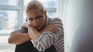 - Praca może być źródłem stresu, jest przez ludzi wskazywana jako główny powód stresu, a permanentny stres jest czynnikiem rozwoju chorób psychicznych - mówi dr Magdalena Nowicka