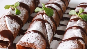 Dodaj dwa składniki do ciasta na naleśniki, a zmienią kolor i smak. Idealne na śniadanie dla dzieci