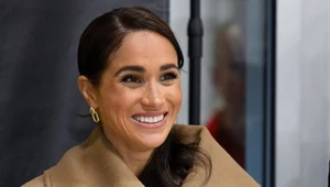 Meghan Markle chciała wyglądać dostojnie, a zaliczyła wpadkę? Co za miny!