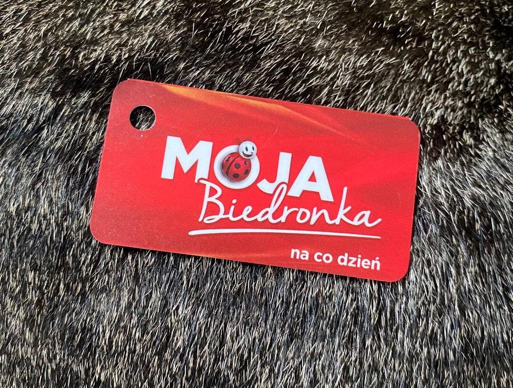Karta Moja Biedronka ma ukrytą funkcję. Wystarczy kliknąć w aplikacji