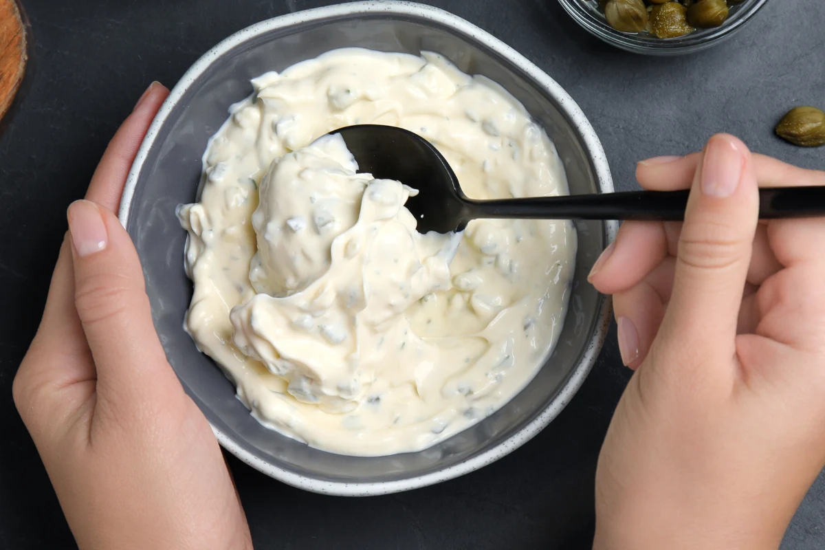 Majonez przyda ci się nie tylko do przygotowania sosu tatarskiego. Możesz go także nakładać... na głowę